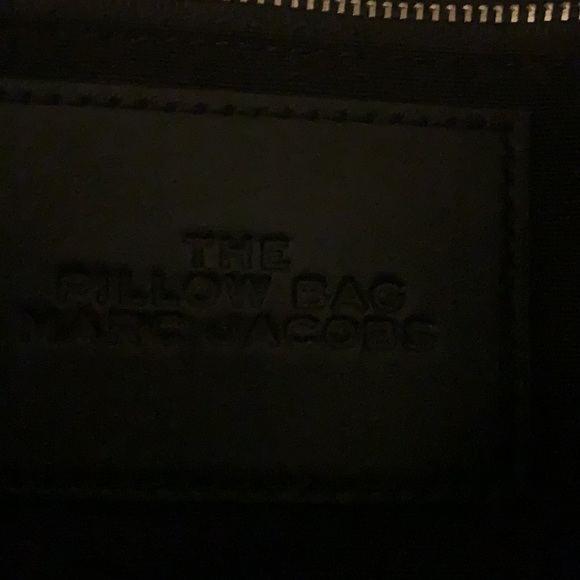 Marc Jacobs Pillow Bag Cranberry - Picture 3 of 8